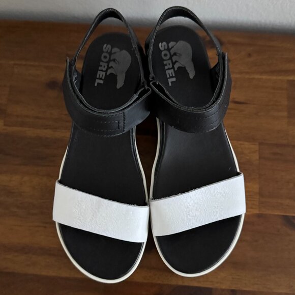 Sorel - CAMERON™ Flatform Women's Wedge Sandal in Black and White - Picture 2 of 9